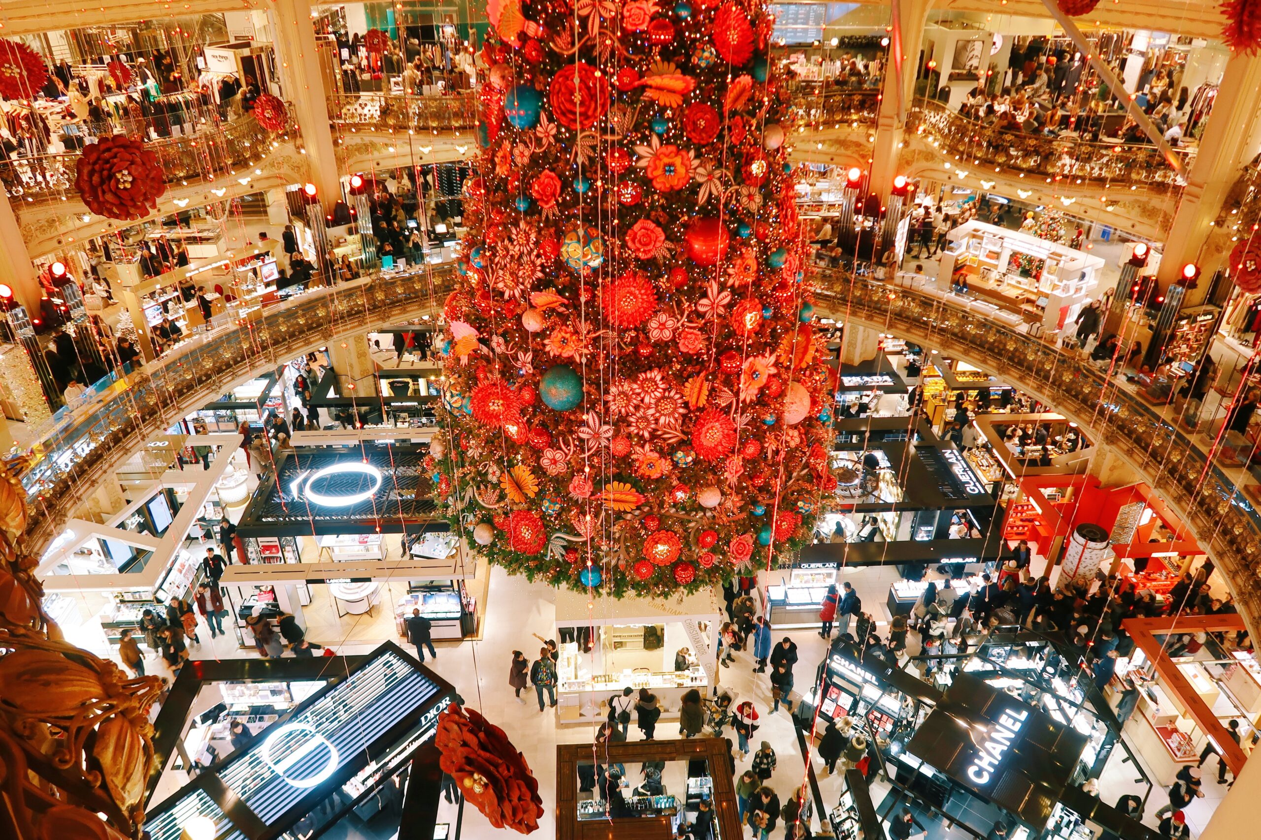 a busy shopping center during the christmas time