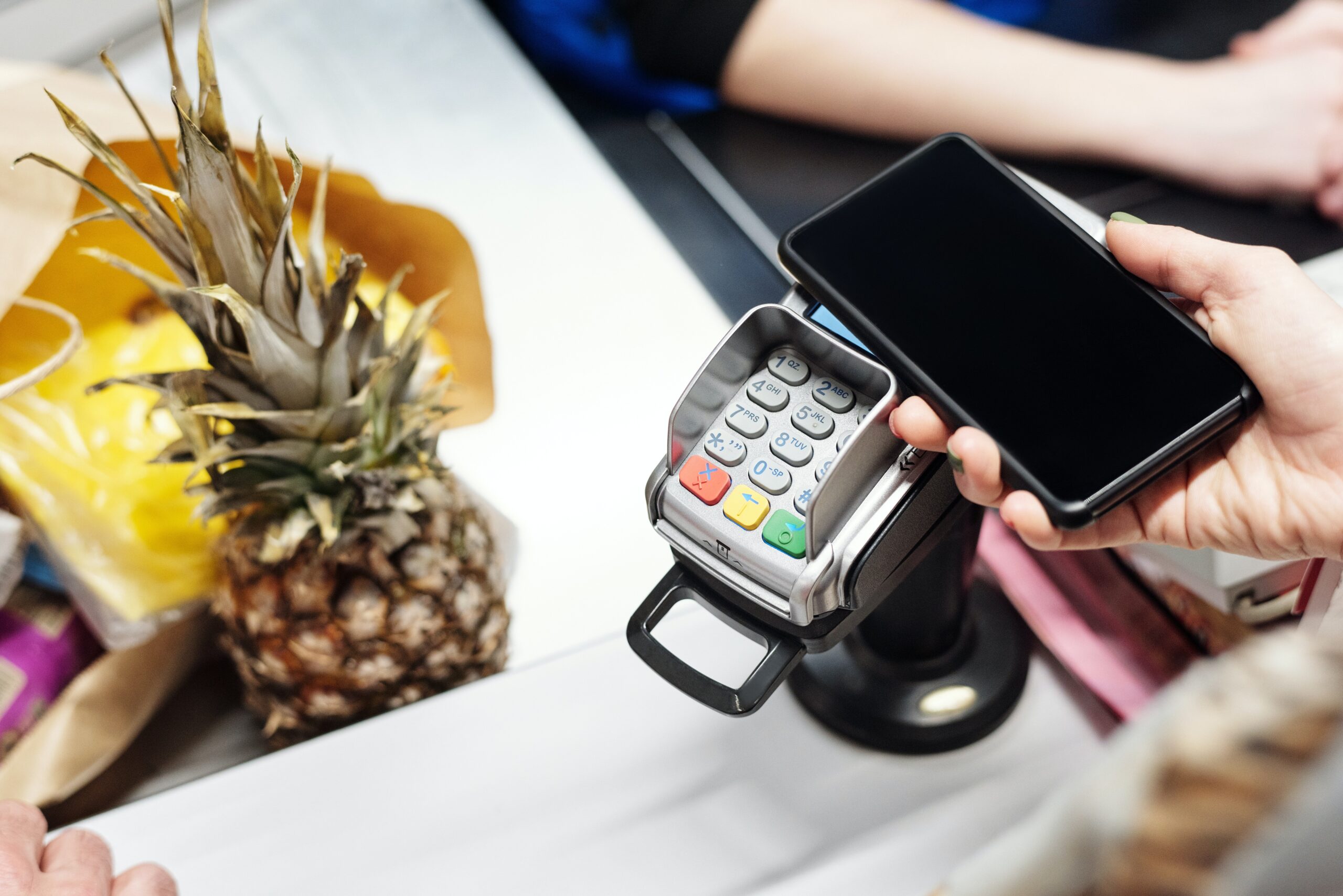 a mobile credit card payment at a grocery store